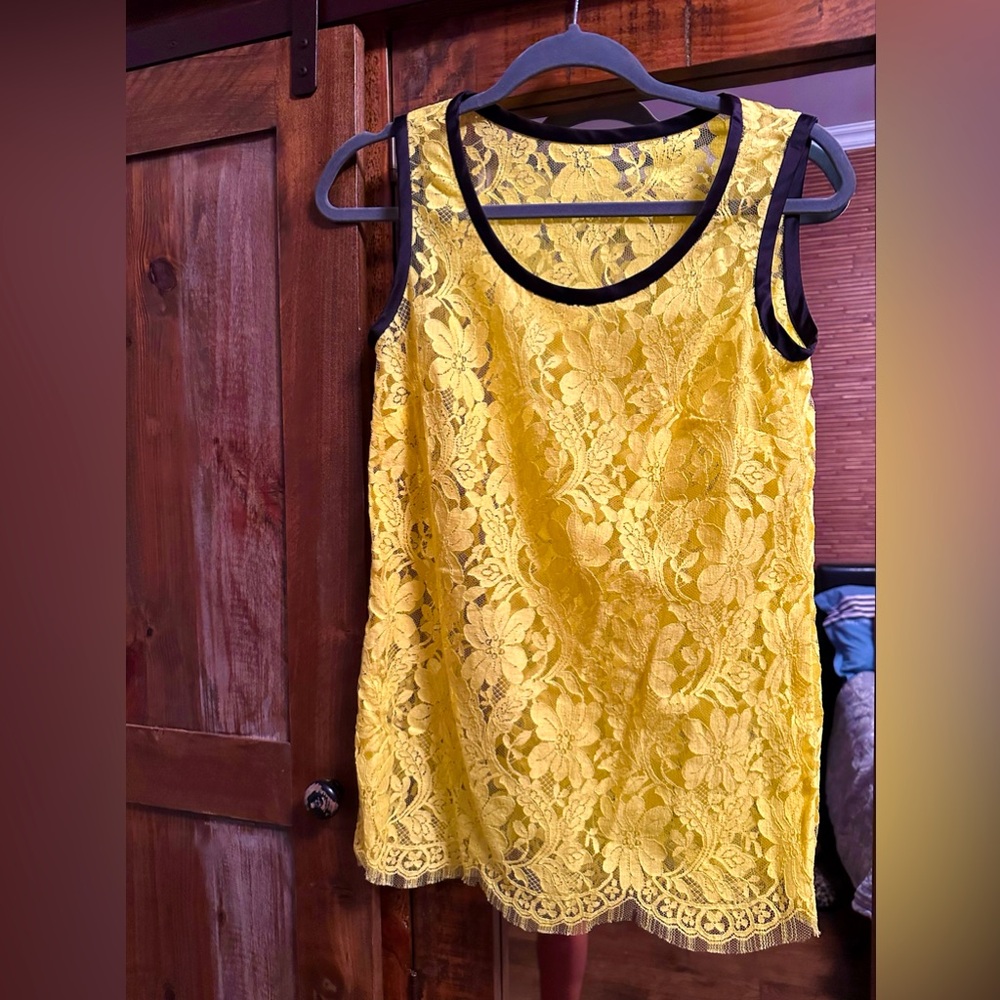 ❤️Authentic Dolce and Gabbana Lace Top S